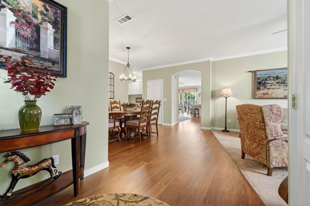 Image 7 of property listing at 1631 Kamm Avenue, Kingsburg, CA 93631