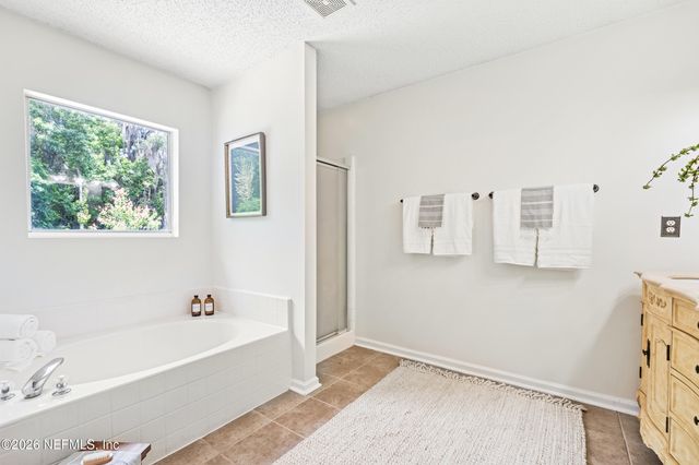 13469 ASHFORD WOOD Court E, Jacksonville, FL 32218