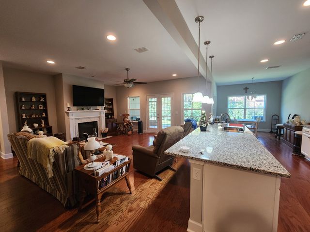 2338 Stonecenter Ln, Murfreesboro, TN 37128