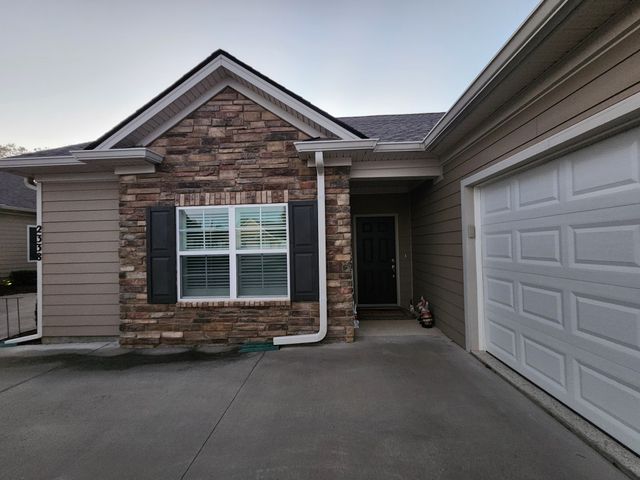 2338 Stonecenter Ln, Murfreesboro, TN 37128