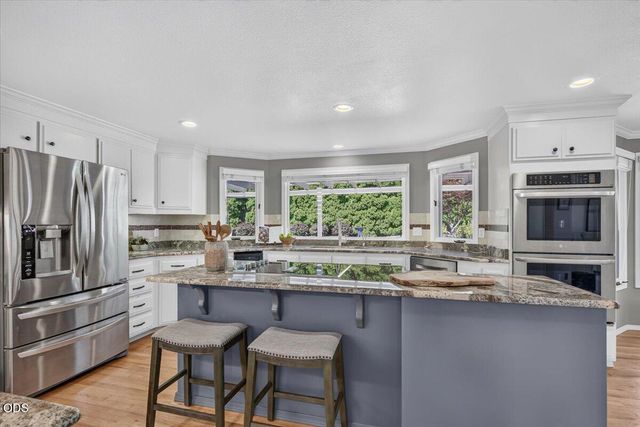 2430 Quail Run Drive, Medford, OR 97504