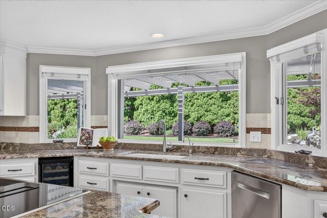 2430 Quail Run Drive, Medford, OR 97504