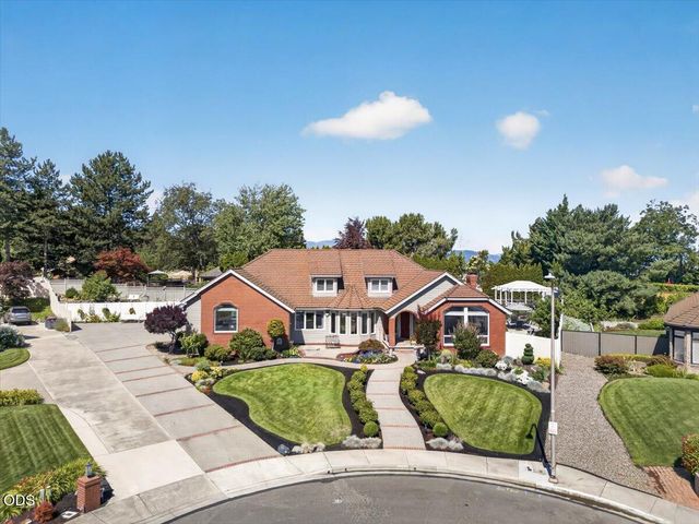 2430 Quail Run Drive, Medford, OR 97504