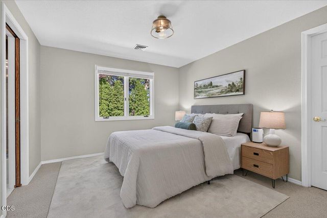 2430 Quail Run Drive, Medford, OR 97504