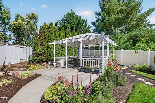 2430 Quail Run Drive, Medford, OR 97504