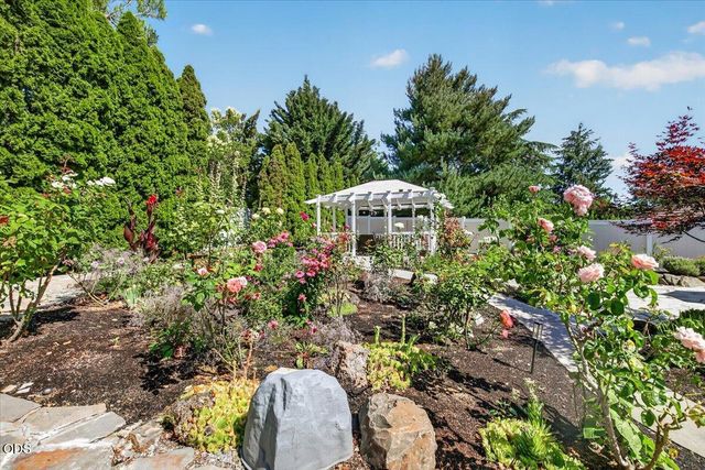 2430 Quail Run Drive, Medford, OR 97504