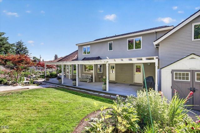 2430 Quail Run Drive, Medford, OR 97504