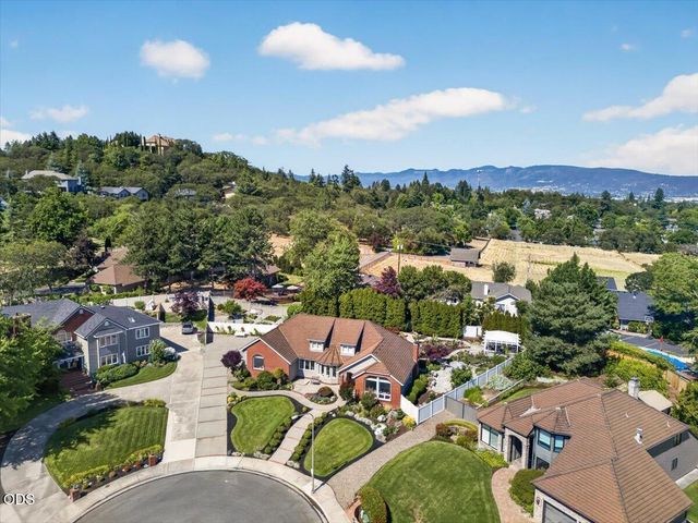 2430 Quail Run Drive, Medford, OR 97504