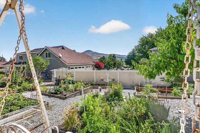 2430 Quail Run Drive, Medford, OR 97504