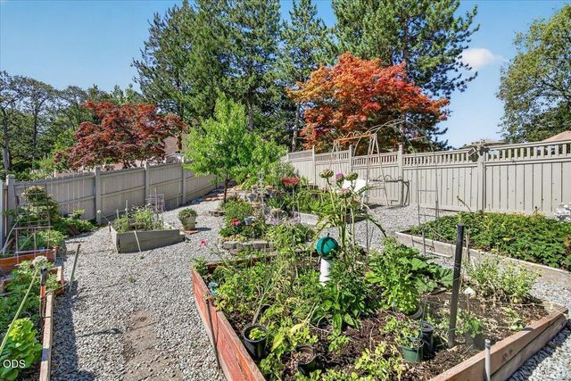 2430 Quail Run Drive, Medford, OR 97504
