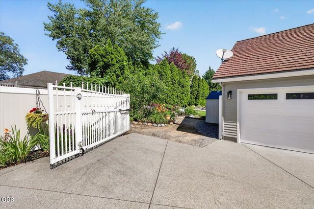 2430 Quail Run Drive, Medford, OR 97504