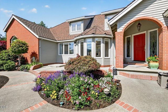 2430 Quail Run Drive, Medford, OR 97504