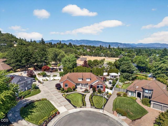 2430 Quail Run Drive, Medford, OR 97504
