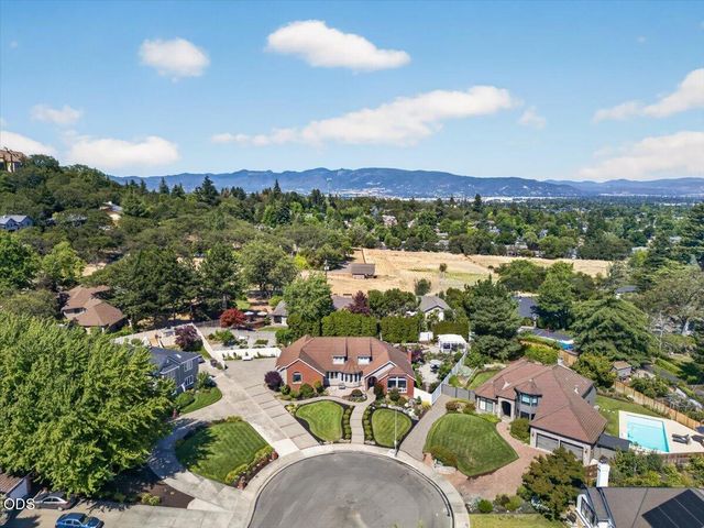 2430 Quail Run Drive, Medford, OR 97504