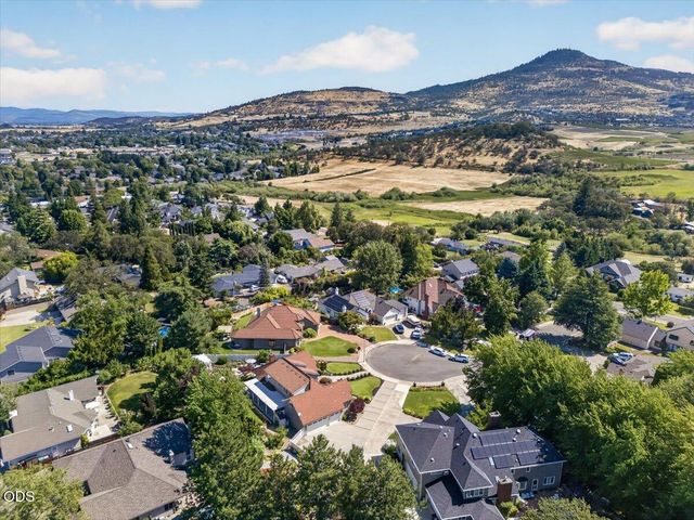 2430 Quail Run Drive, Medford, OR 97504