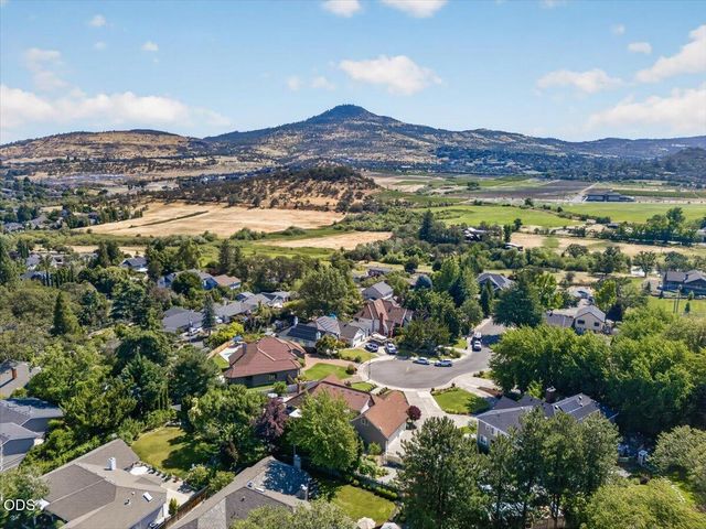 2430 Quail Run Drive, Medford, OR 97504