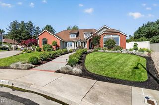 2430 Quail Run Drive, Medford, OR 97504