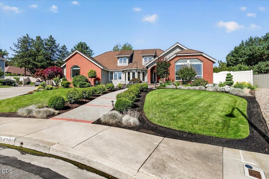 2430 Quail Run Drive, Medford, OR 97504