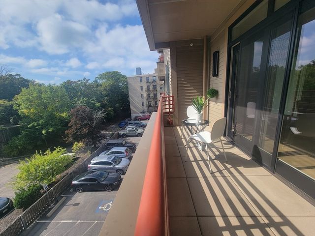 1650 Commonwealth Ave 304A, Boston, MA 02135