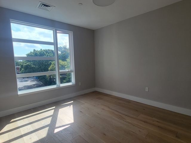 1650 Commonwealth Ave 304A, Boston, MA 02135