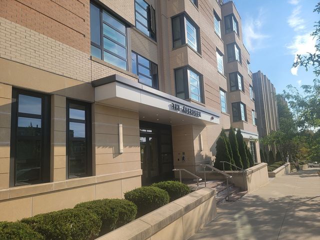 1650 Commonwealth Ave 304A, Boston, MA 02135