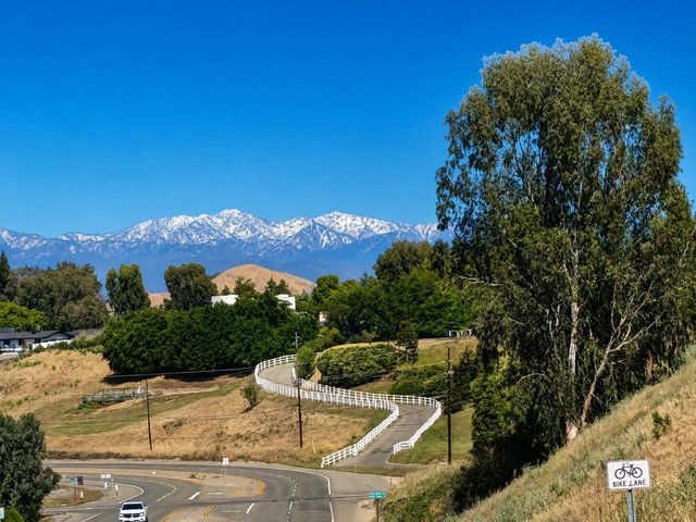 12622 Valley Vista Lane, Fresno, CA 93730