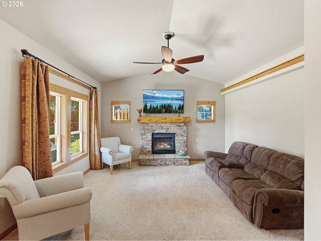 2021 Sw 41ST St, Redmond, OR 97756