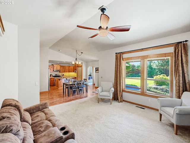 2021 Sw 41ST St, Redmond, OR 97756