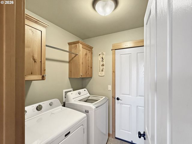 2021 Sw 41ST St, Redmond, OR 97756