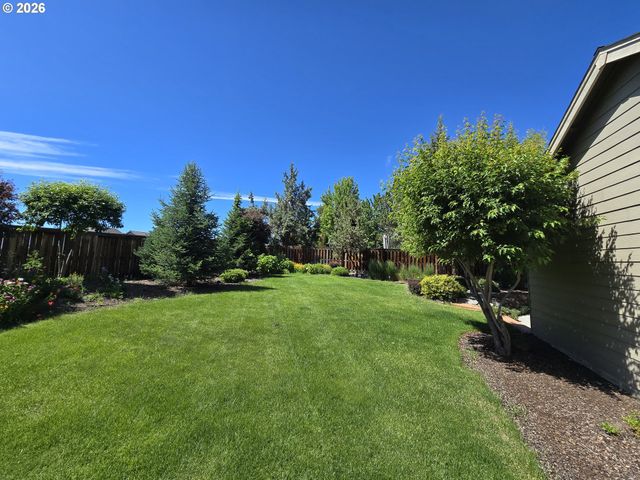 2021 Sw 41ST St, Redmond, OR 97756