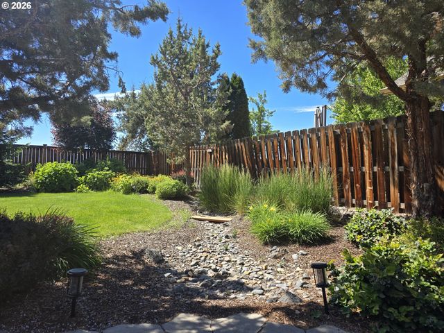 2021 Sw 41ST St, Redmond, OR 97756