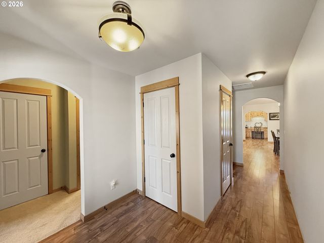 2021 Sw 41ST St, Redmond, OR 97756