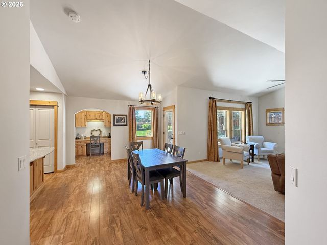 2021 Sw 41ST St, Redmond, OR 97756