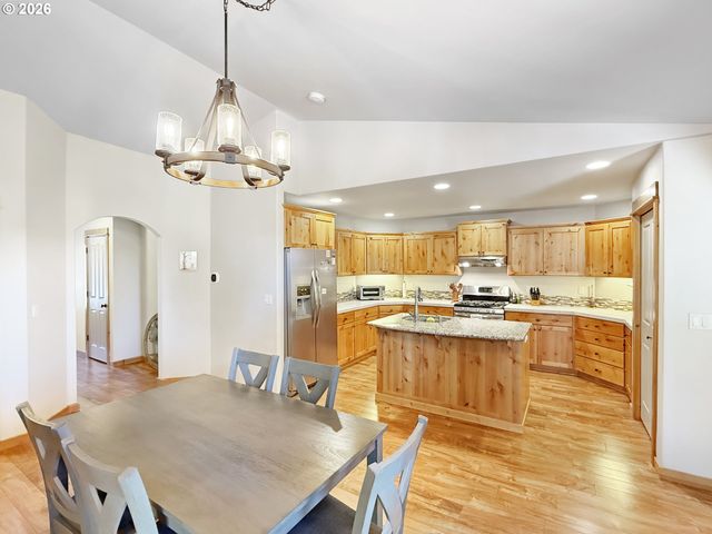 2021 Sw 41ST St, Redmond, OR 97756