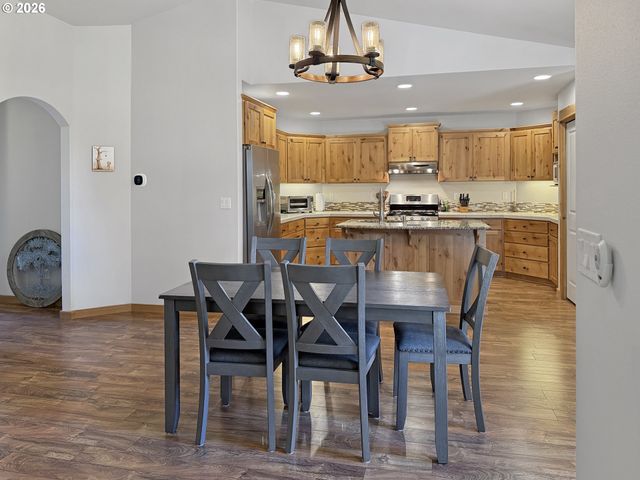 2021 Sw 41ST St, Redmond, OR 97756