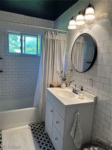7825 Lester Drive, Leroy, OH 44077