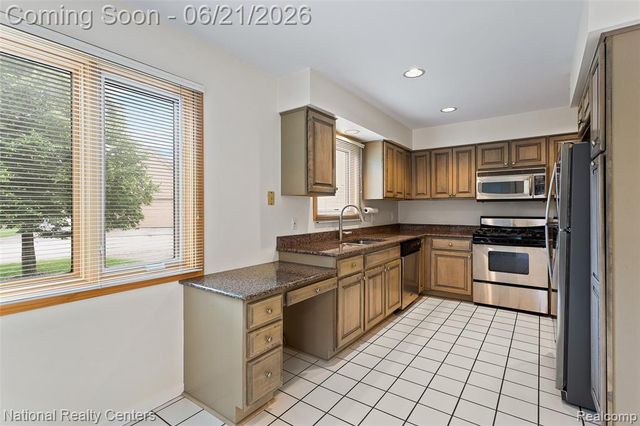 6153 Westbrooke Drive, West Bloomfield, MI 48322