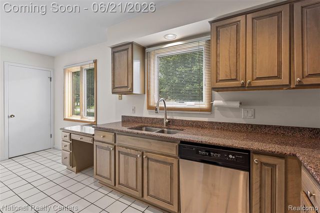 6153 Westbrooke Drive, West Bloomfield, MI 48322