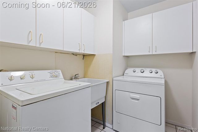 6153 Westbrooke Drive, West Bloomfield, MI 48322