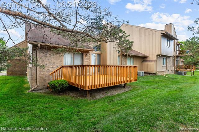 6153 Westbrooke Drive, West Bloomfield, MI 48322