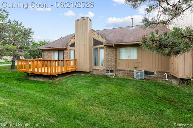 6153 Westbrooke Drive, West Bloomfield, MI 48322