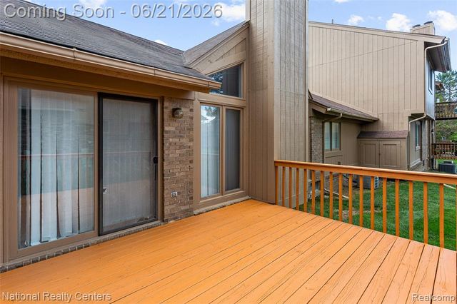 6153 Westbrooke Drive, West Bloomfield, MI 48322