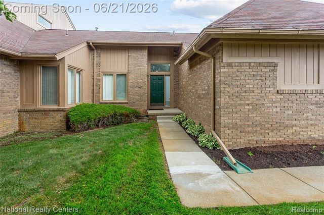 6153 Westbrooke Drive, West Bloomfield, MI 48322