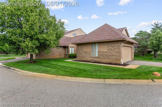 6153 Westbrooke Drive, West Bloomfield, MI 48322