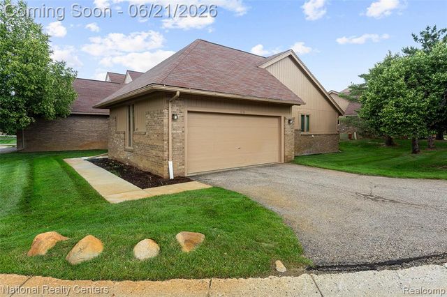 6153 Westbrooke Drive, West Bloomfield, MI 48322