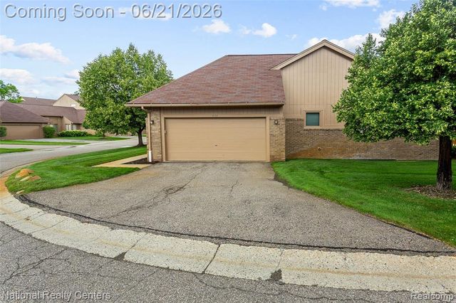 6153 Westbrooke Drive, West Bloomfield, MI 48322