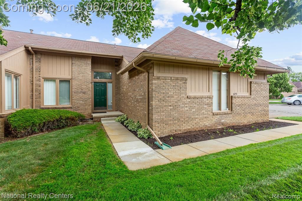 6153 Westbrooke Drive, West Bloomfield, MI 48322