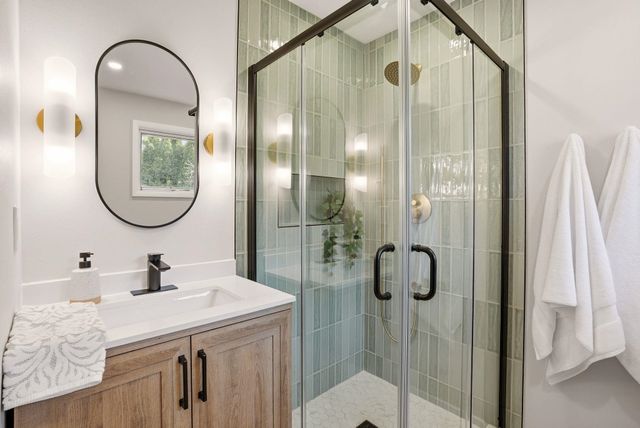 10324 N College Cir, Spokane, WA 99218