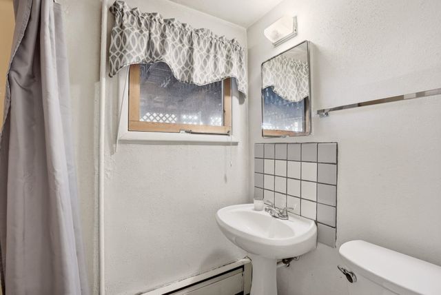 10324 N College Cir, Spokane, WA 99218