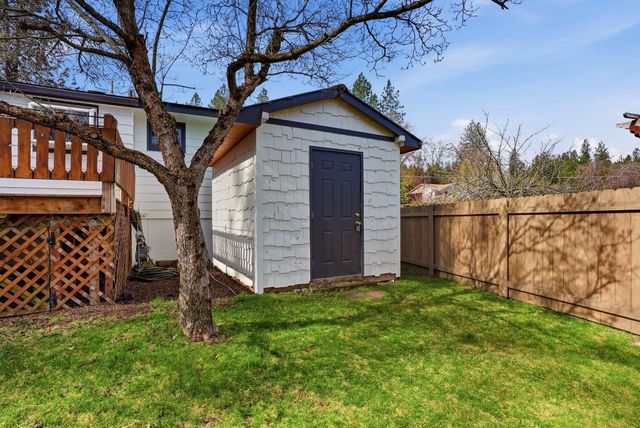 10324 N College Cir, Spokane, WA 99218